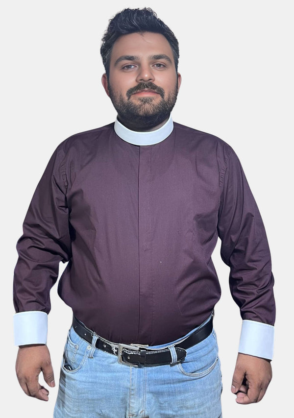 Braunes Priesterhemd mit Stehkragen