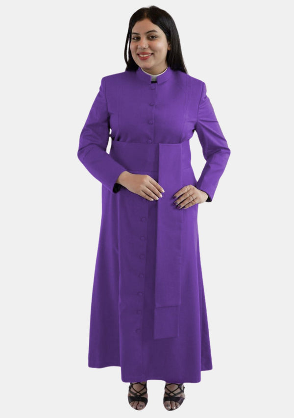 Anmutige römische violette Priesterrobe