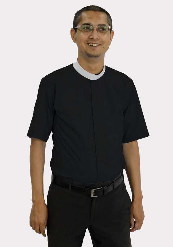Schwarzes eClergy's Shirt mit Nackenband