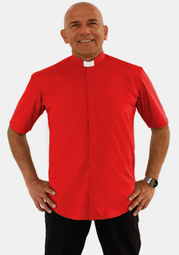 Rotes Priesterhemd mit Tab-Kragen und kurzen Ärmeln für Herren