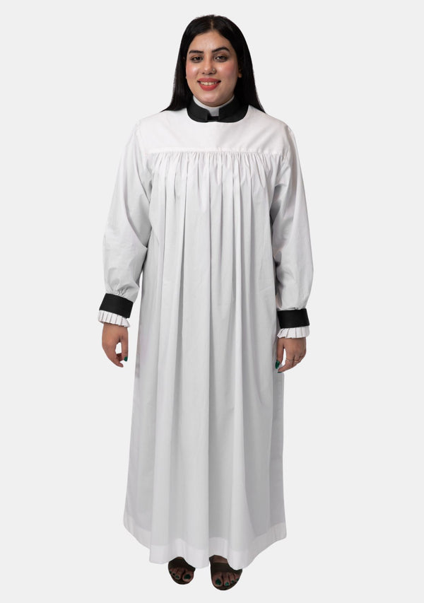 Schmeichelndes, maßgeschneidertes weißes Rochet für Damen