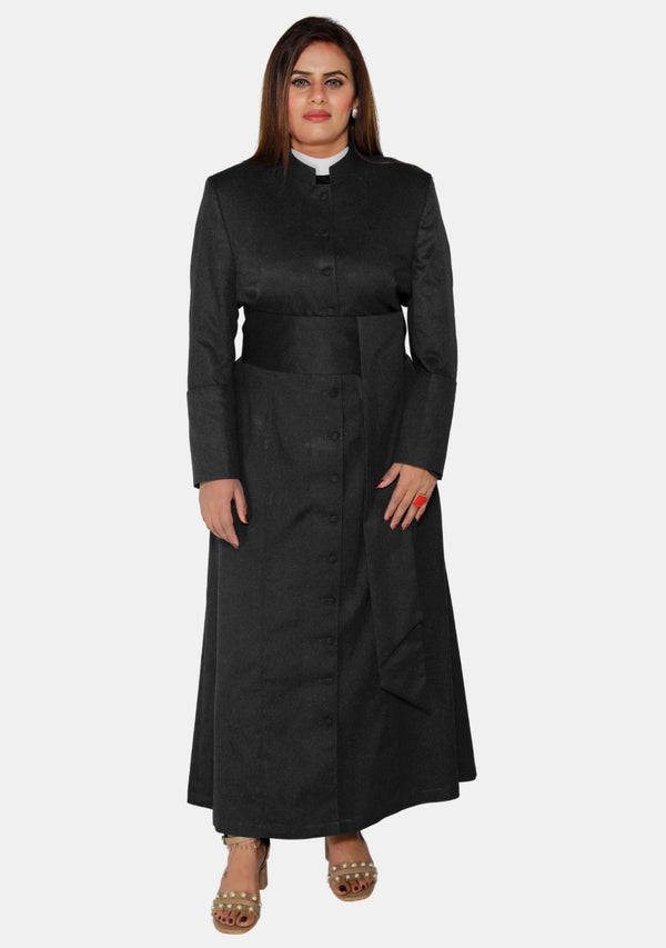 Ätherische schwarze Robe für weibliche Geistliche